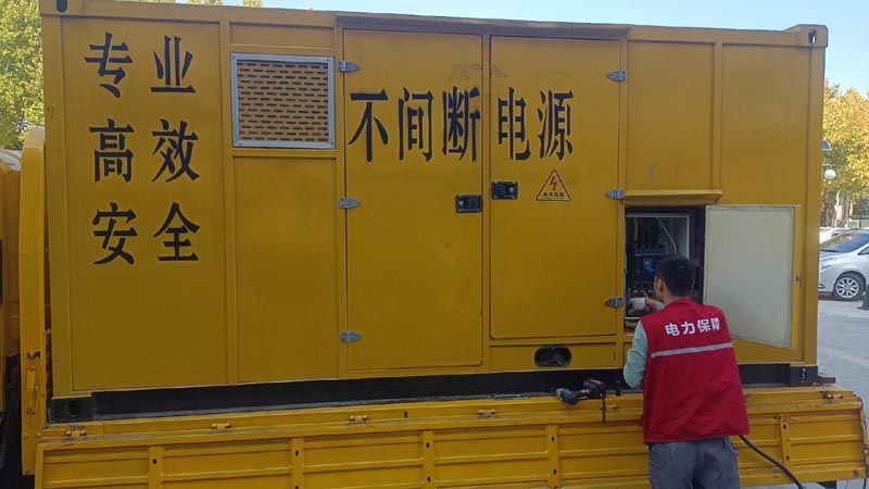 德庆柴油发电机组和UPS电源配合使用时，如何避免切换过程中的电力中断？