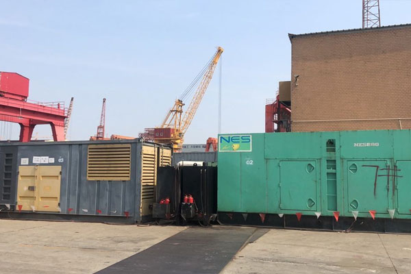 德庆发电机出租空气滤清器的清洁频率是多少？